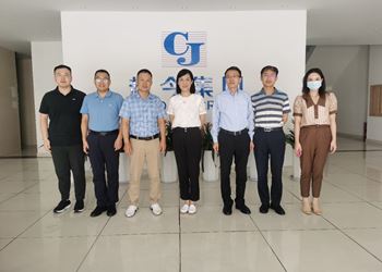 广州期货交易所朱丽红总经理一行到访BETVLCTOR伟德集团